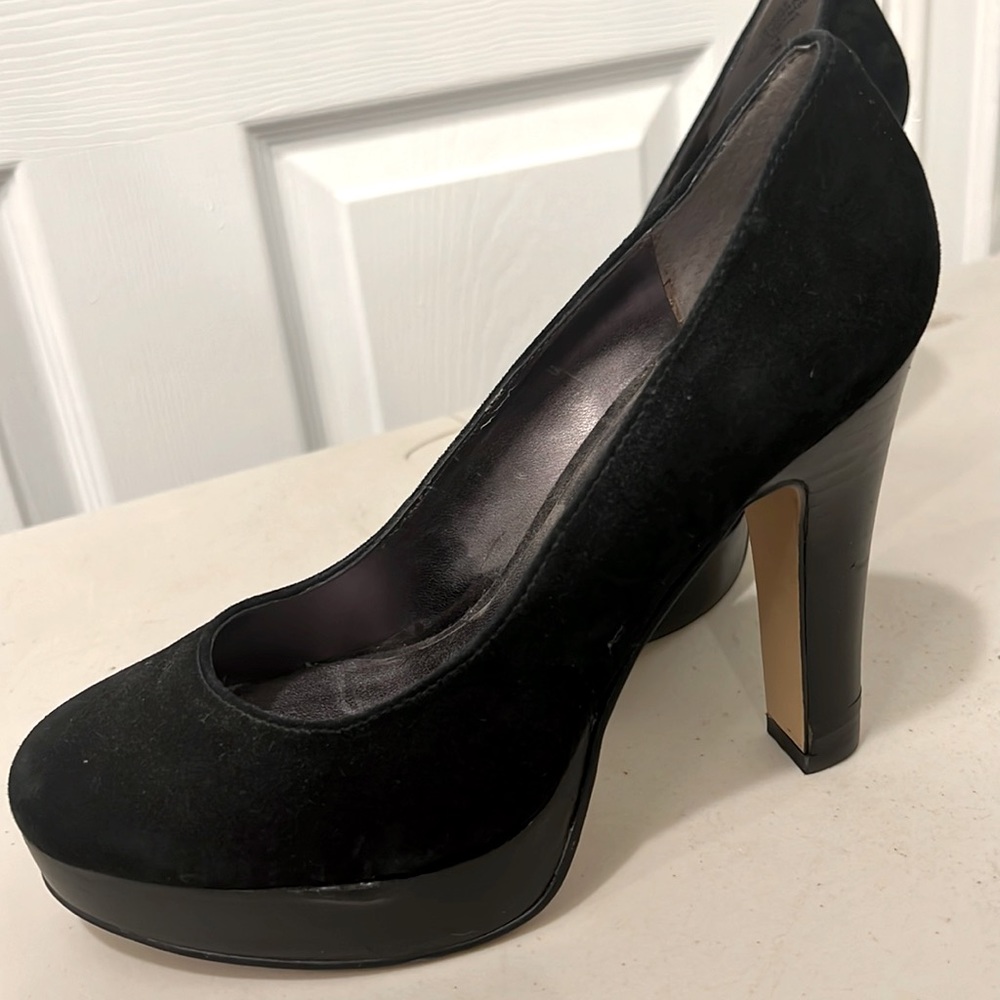 Nine West suede pumps